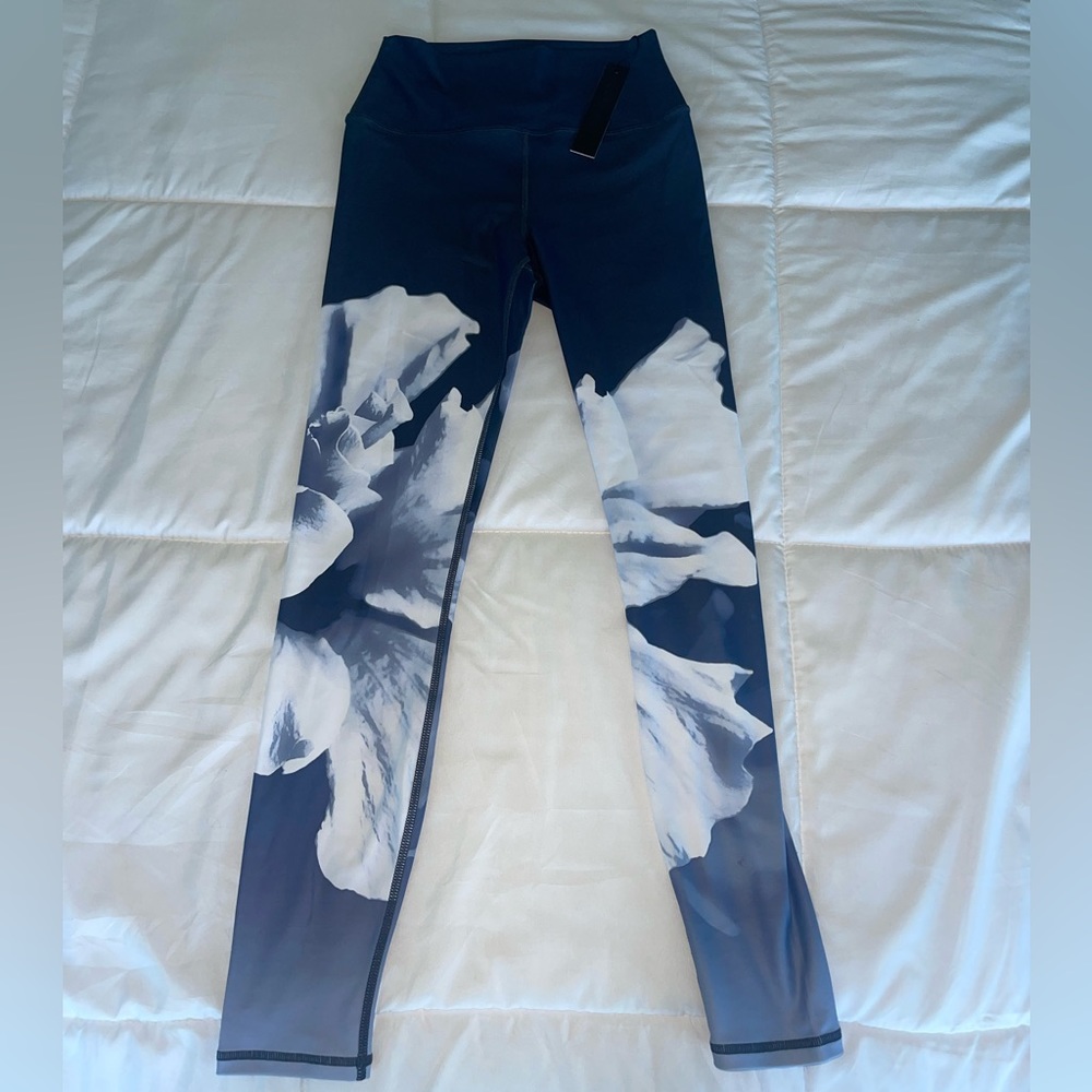 Carbon 38 Floral print high rise leggings in size M